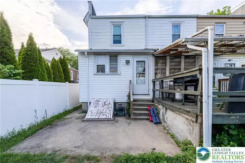 335 Mulberry St, Catasauqua, PA 18032