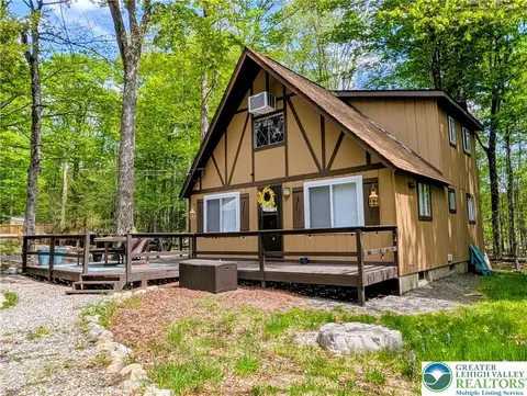 136 Tomhickon Trl, Pocono Lake, PA 18347