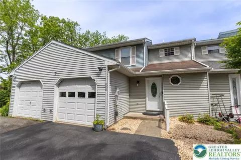896 Briarstone Rd, Bethlehem, PA 18017