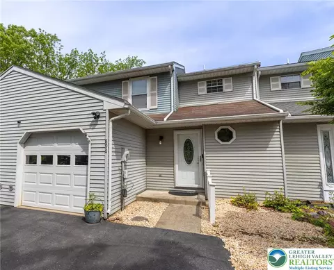 896 Briarstone Rd, Bethlehem, PA 18017