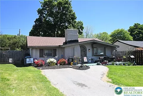 910 Fernwood St, Emmaus, PA 18049