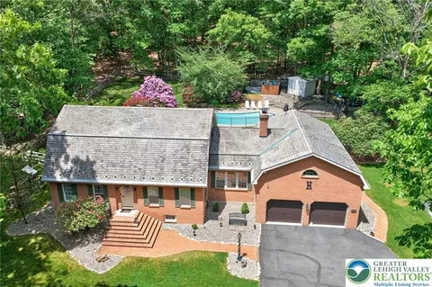 595 Walnut Ave, Pen Argyl, PA 18072