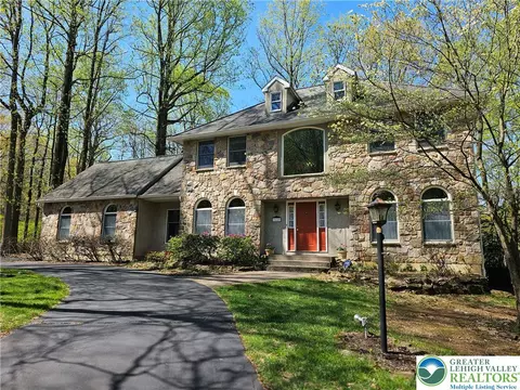 3122 Dogwood Ln, Allentown, PA 18103