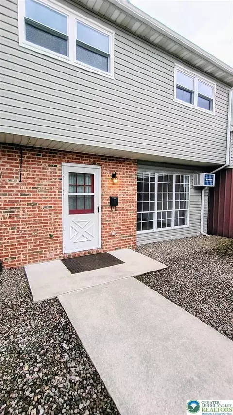 88 Stonewood Pl, Catasauqua, PA 18032