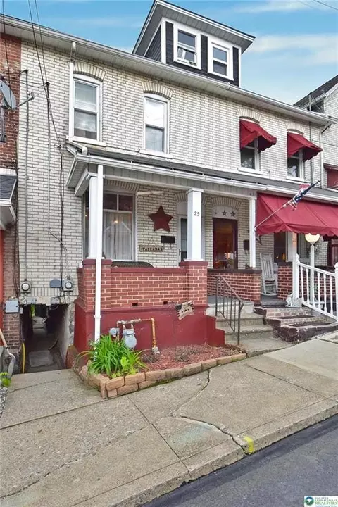 25 6th St, Bangor, PA 18013