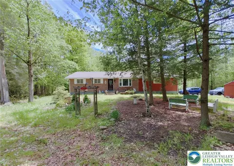 105 Tulip Trl, Tobyhanna, PA 18466