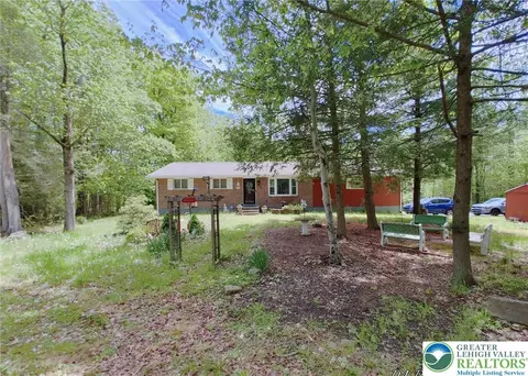 105 Tulip Trl, Tobyhanna, PA 18466