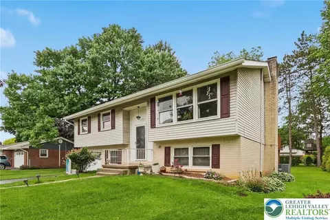 3635 Stephen Crane Ln, Bethlehem, PA 18017