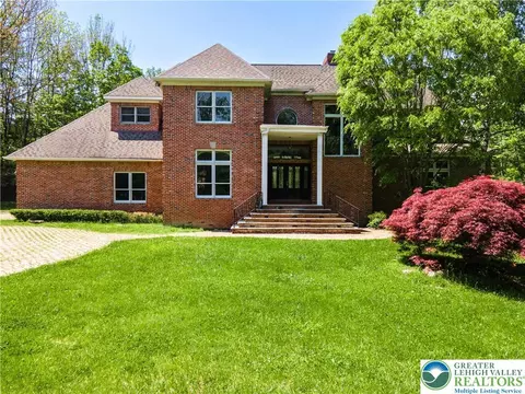 441 Hidden Lake Dr, East Stroudsburg, PA 18302
