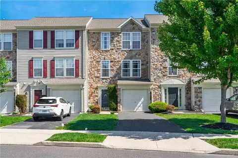 4079 Huckleberry Dr, Center Valley, PA 18034