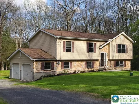 2726 Oak Ln, Saylorsburg, PA 18353