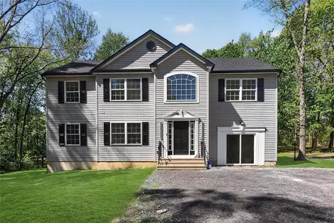 1965 Long Woods, Stroudsburg, PA 18360