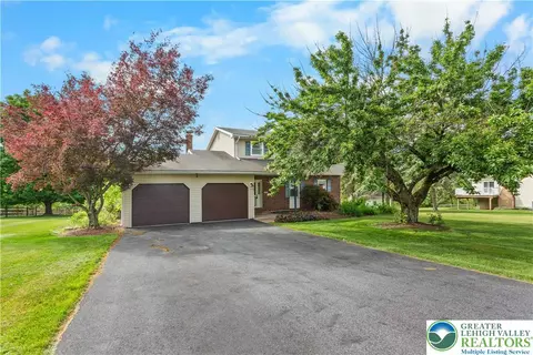8034 Valley View Rd, Northampton, PA 18067