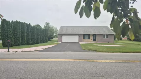 14 Clearview Dr, Mertztown, PA 19539