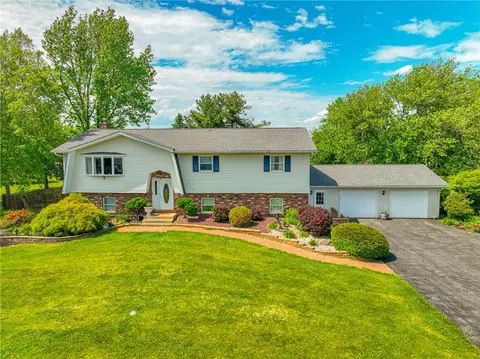 3115 Rick Rd, Schnecksville, PA 18078