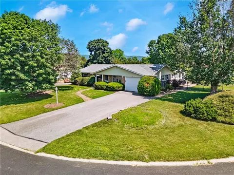 4835 Aberdene St, Center Valley, PA 18034