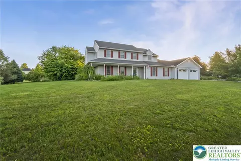 3824 E View Dr, Orefield, PA 18069