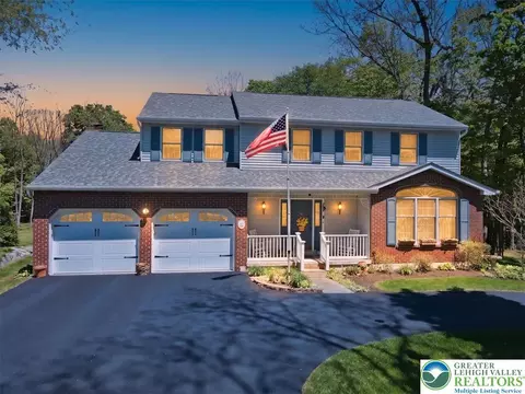 14 Minsi Rd, Delaware Water Gap, PA 18327
