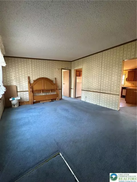 Living - 80 Juniper Ct, Bath, PA 18014 photo 3 of 3