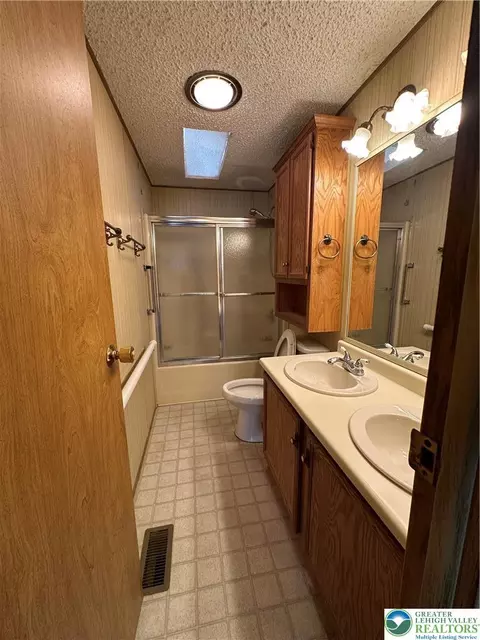 Bath - 80 Juniper Ct, Bath, PA 18014 photo 2 of 2