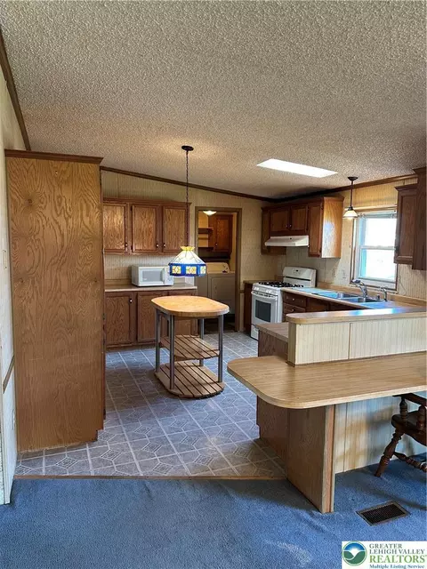 Kitchen - 80 Juniper Ct, Bath, PA 18014 photo 1 of 2