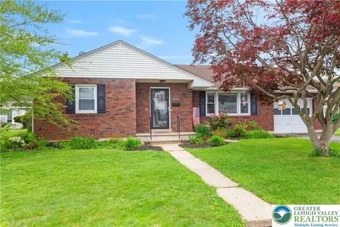 1822 Elmwood Dr, Fullerton, PA 18052