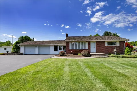 4420 N Sunset Dr, Coopersburg, PA 18036