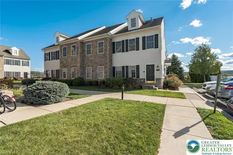 1806 Merlot Rive Dr #D, Easton, PA 18045