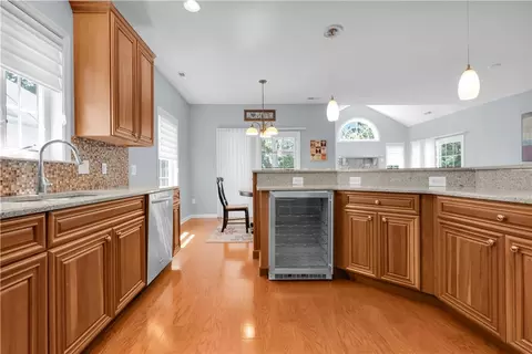 Kitchen - 1011 Resolution Dr, Bethlehem, PA 18017 photo 4 of 5
