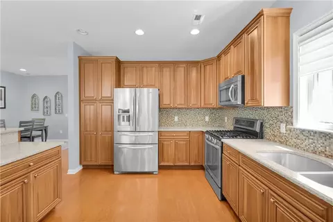 Kitchen - 1011 Resolution Dr, Bethlehem, PA 18017 photo 5 of 5