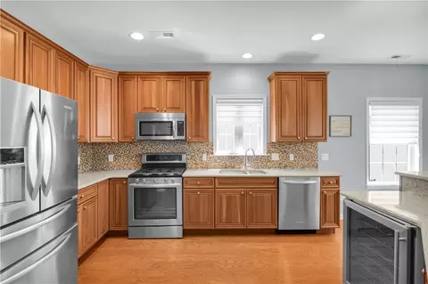 Kitchen - 1011 Resolution Dr, Bethlehem, PA 18017 photo 3 of 5