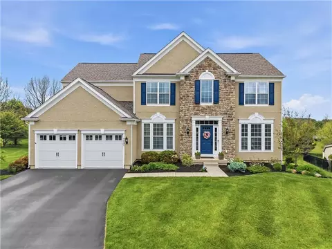 9031 Pathfinder Rd, Breinigsville, PA 18031