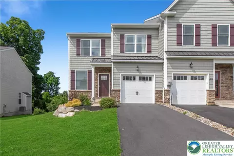 4462 Benjamin Ct, Emmaus, PA 18049