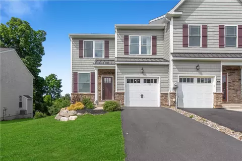 4462 Benjamin Ct, Emmaus, PA 18049