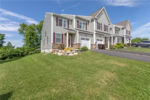 4462 Benjamin Ct, Emmaus, PA 18049