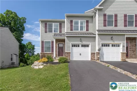 4462 Benjamin Ct, Emmaus, PA 18049