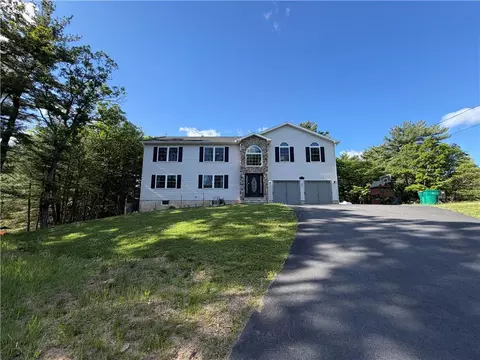 135 Tannenbaum Way, Henryville, PA 18332