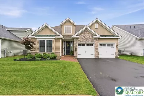 5537 Traditions Dr, Coopersburg, PA 18036