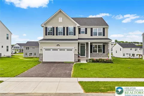 1124 Nursery St, Fogelsville, PA 18051