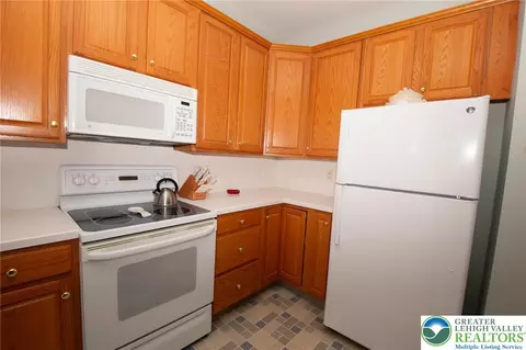 Kitchen - 1895 Gregory Pl, Hellertown, PA 18055 photo 2 of 2
