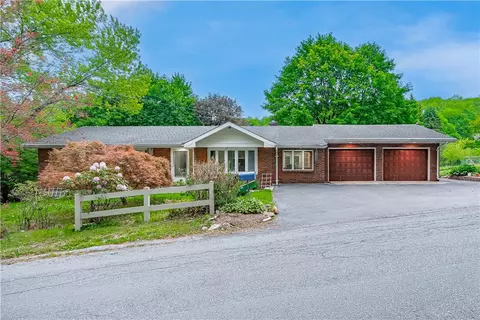 5547 Roosevelt St, Egypt, PA 18052