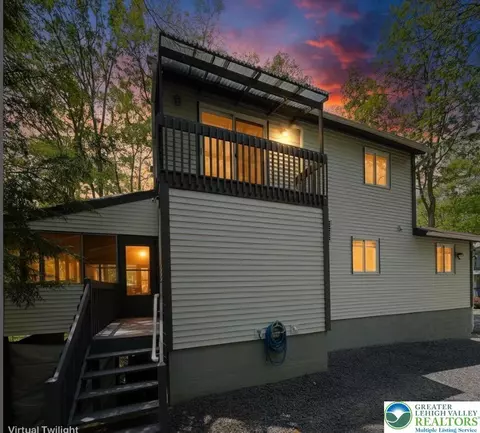 275 Canterbury Rd, Saw Creek, PA 18324