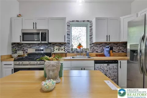 Kitchen - 234 E Northampton St, Bath, PA 18014 photo 4 of 5