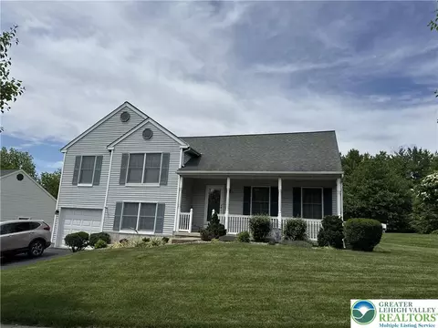 3225 Carbon St, Hokendauqua, PA 18052