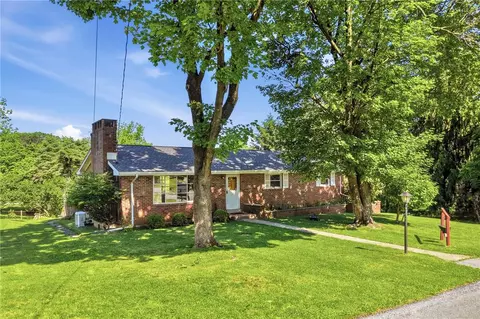 2224 Sunset Ln, Fountain Hill, PA 18015