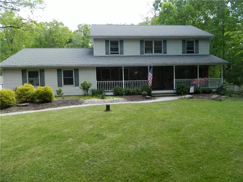 328 Pin Oak Rd, Stroudsburg, PA 18360