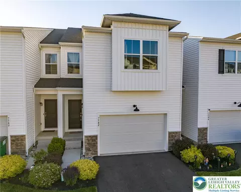 7542 Clayton Ave, Coopersburg, PA 18036
