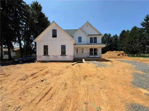 1551 Kelchner Rd, Bethlehem, PA 18018