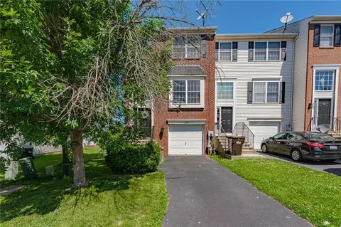 336 S Oak St, Freemansburg, PA 18017