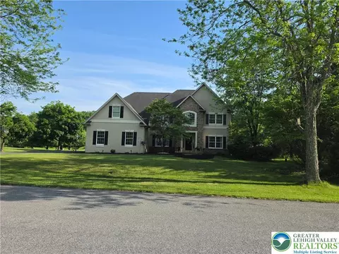 3805 Buck Hill Cir, Schnecksville, PA 18078